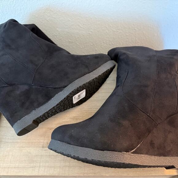 Lane Bryant Sleek Black Over the Knee Boots 
Size 7 Wide - Picture 6 of 7